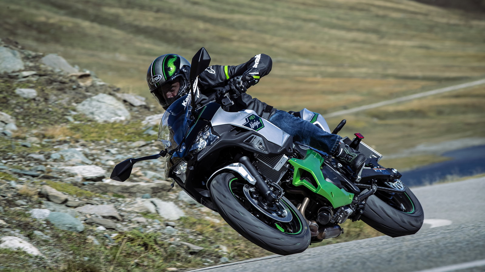 Kawasaki Ninja 7 Hybrid - riding